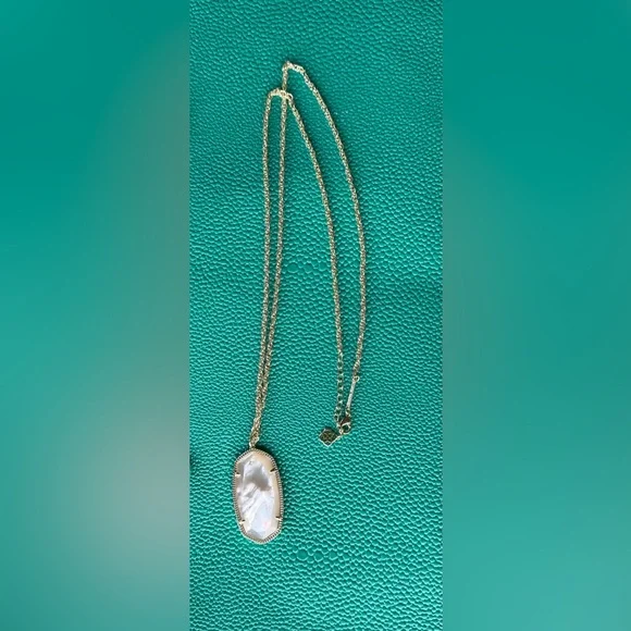 Kendra Scott Mother of Pearl and Gold Pendant Necklace - Picture 2 of 2